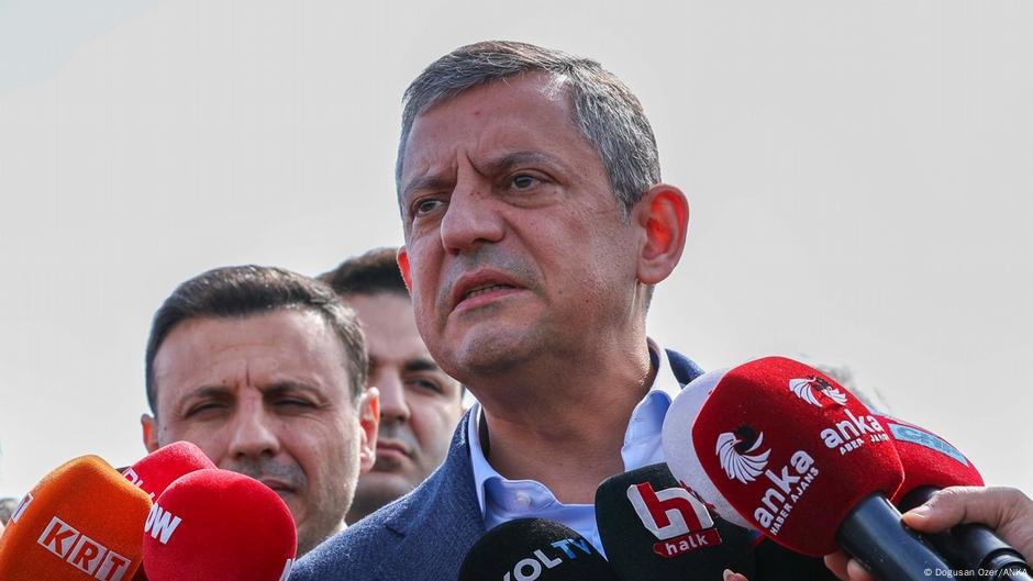 CHP’den Komisyona Katılıma Evet: Detaylar ve Gelişmeler CHP'nin komisyondaki katılımı ve gelişmeleri hakkında detaylar, son durumlar ve
